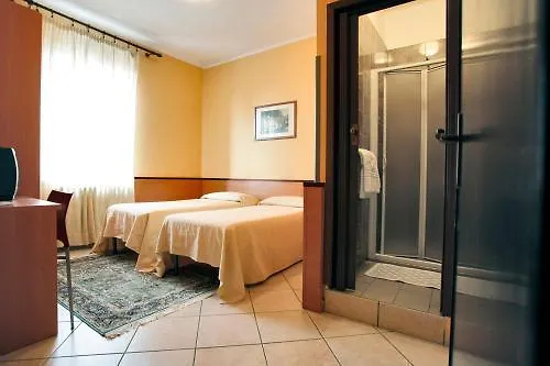 Hotel La Quercia Mozzo 3*,  Italy