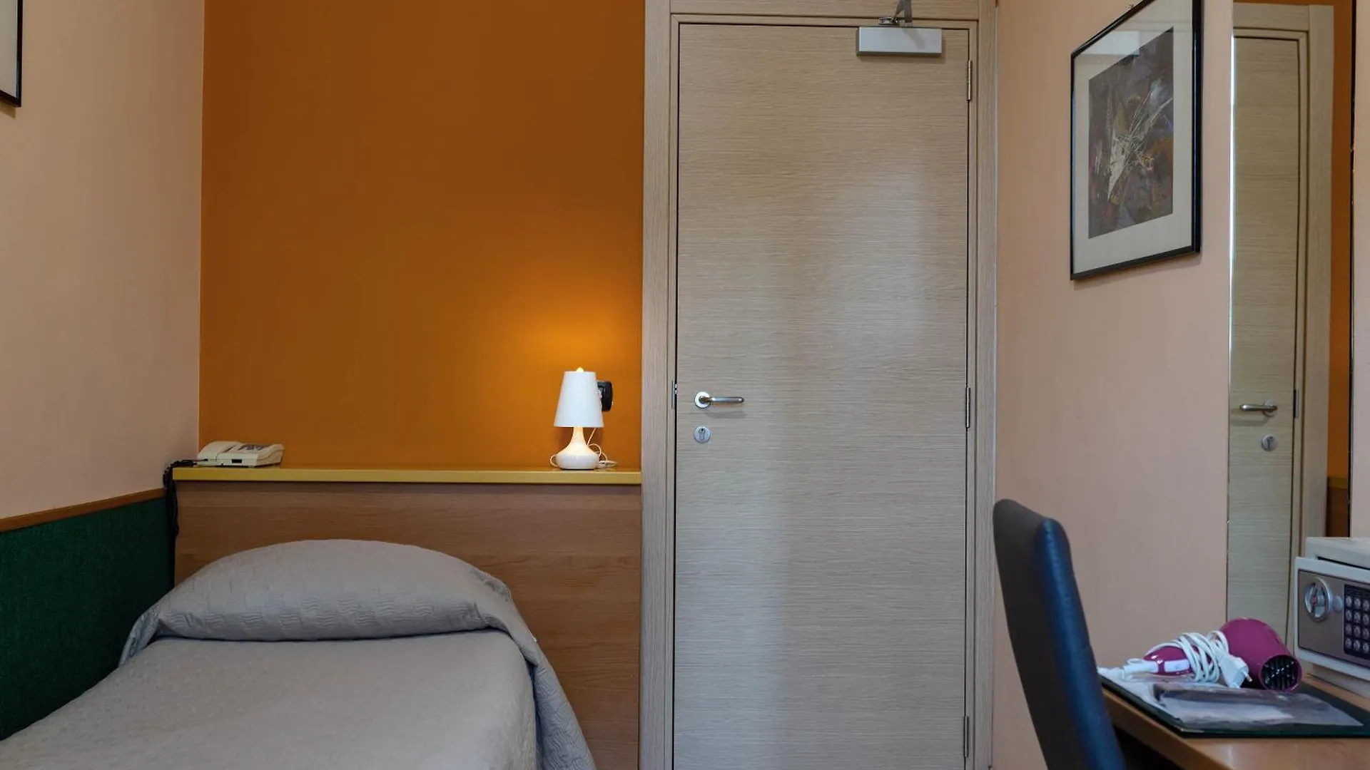 Hotel La Quercia Mozzo 3*,  Italy